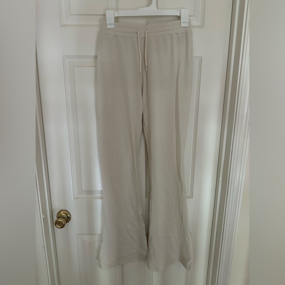 Hollister Ultra High-Rise Cream Pants